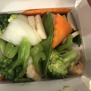 Steamed shrimp with mixed vegetables