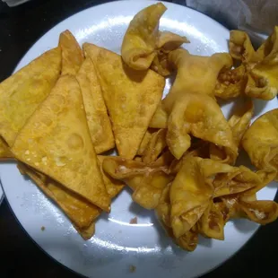 The Hong Kong crab Rangoon (on left) were tasty, but the wonton wrappers are tougher than King Garden (on right)