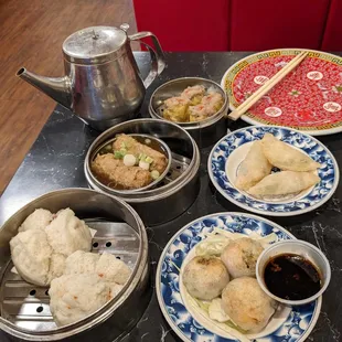 Left side (bottom up): steamed pork buns, pork and bamboo shoot dumpling, sui mai. 
 Right side: shrimp dumplings, shrimp and veg dumpling