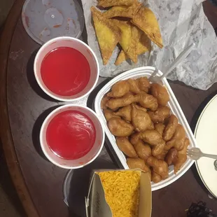 We ordered a large sweet and sour chicken with fried rice and a 10 pc crab rangoon.
