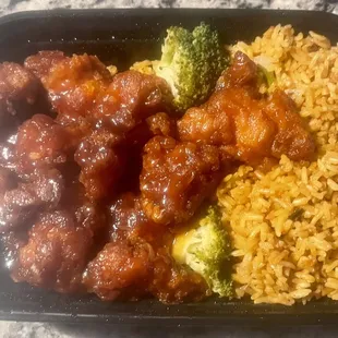 General Tso&apos;s Chicken Combination Plate