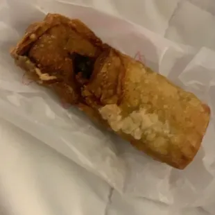 THIS IS SUPPOSE TO BE AN EGGROLL, are they serious????