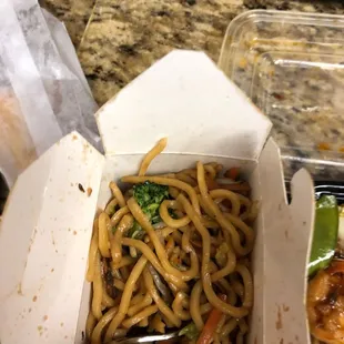Veggie lo mein