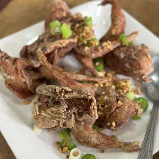 8. 3 Pieces Salt and Pepper Quails