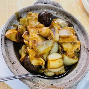 Seafood and mushroom clay pot