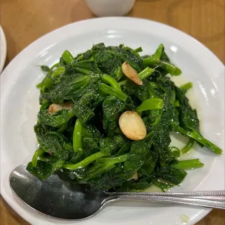 134.Snow pea Sprouts with Garlic Sauce