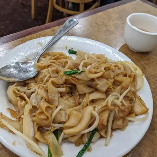 72. Seafood Chow Fun
