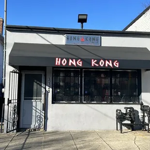 the outside of a restaurant