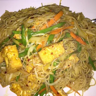 Singapore noodles with veggies and tofu extra spicy 100% vegan. Super yummy