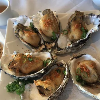 Crispy Fried Jumbo Oysters served on Shell