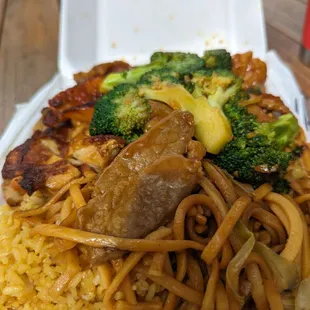 Combo B with teriyaki chicken and beef &amp; broccoli.