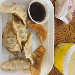 The gyoza (fried dumplings) is my favorite! The veggie fried rice- steamed veggies- chicken in garlic sauce- egg rolls- spring rolls