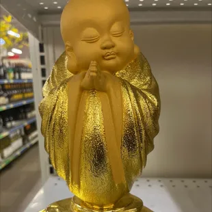 a gold buddha statue