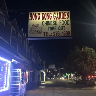 a street scene at night