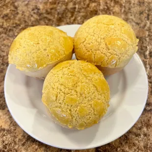 Baked Pineapple Custard Bun