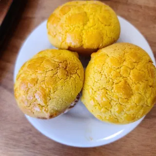 Baked Egg Custard Bun