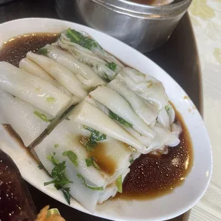 Rice Noodle Roll with Cilantro and Scallion