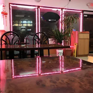 There are places to sit if you want to dine in