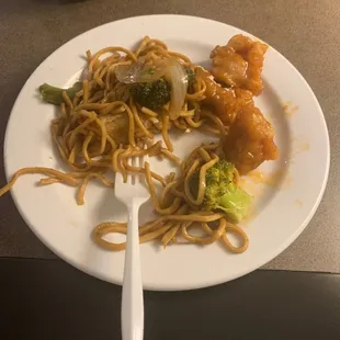 Veggie noodles and sesame chicken
