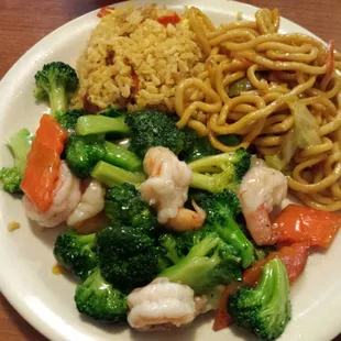 Shrimp and broccoli with fried rice and chow mein lunch special