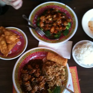 Crab Rangoon, Sesame Chicken/Chicken Fried Rice/Egg Roll Lunch Combo, and General Tso&apos;s Chicken