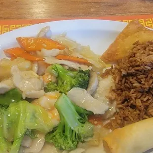 Three white platter; chicken, shrimp and scallops lunch special