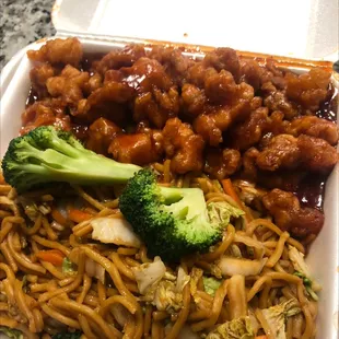 Lo Mein with General Tso Chicken