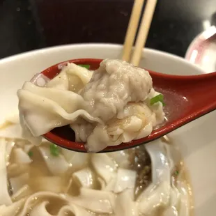 1 wonton fill up my spoon, is delicious, next time, I'll just get the wonton noodles soup.