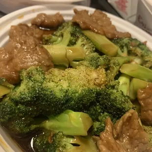 a plate of beef and broccoli