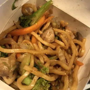 Vegetable lo mein