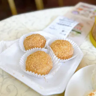 Steamed Sesame Balls (V)