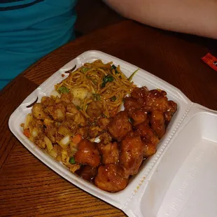 Sesame chicken, Black pepper chicken, General Tso with lo mein