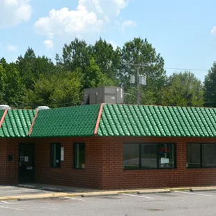 the green roof of the restaurant
