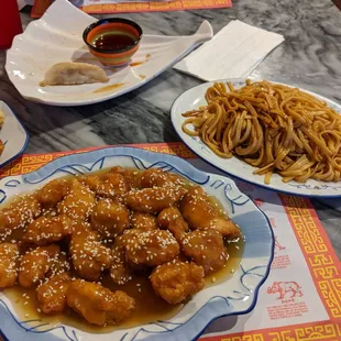 Sesame chicken, Noodles