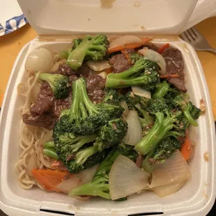 Broccoli Beef of pan fried noodles