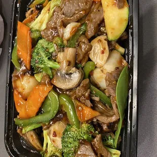 Spicy Beef and Scallops Hunan Style