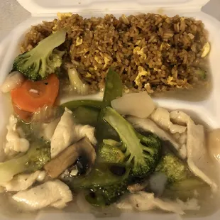 Chicken w veg combo (comes with a good eggroll) - and no cutlery