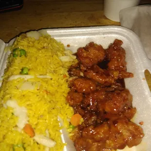 General&apos;s tso chicken lunch special