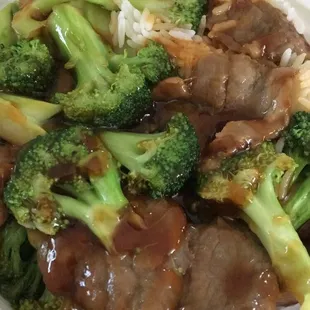 Beef and broccoli! Highly recommend. Didn&apos;t have to wait long their. Way better than Panda Express. Can&apos;t beat Their lunch special.
