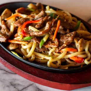 Sizzling beef udon in black pepper sauce