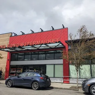 cars parked in front of the store