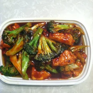 Broccoli in garlic sauce with tofu so good!