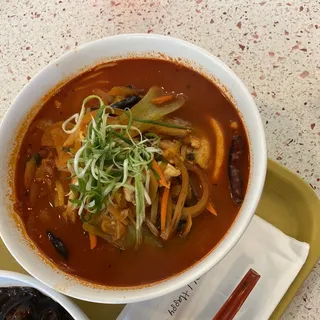 4. Spicy Seafood Noodle