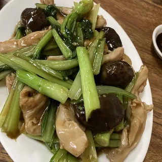 Boneless Chicken with Black Mushroom on Rice