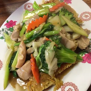 Boneless Chicken with Cake Noodles Lunch Special