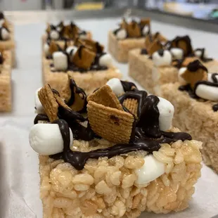 S&apos;mores Rice Crispy Bars