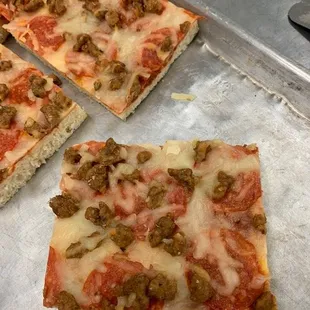 Italian Sausage/Pepperoni Pan Pizza