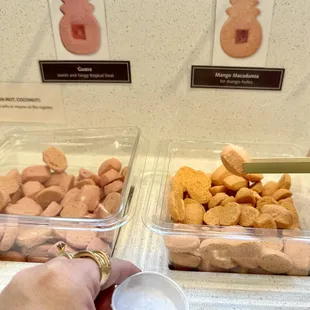 My Favorite cookies here in HONOLULU COOKIE COMPANY are the GUAVA , MANGO MACADEMIA , PINEAPPLE MACADEMIA !