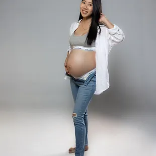 Maternity photo in studio Hawaii