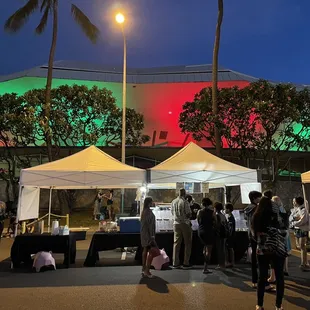 Gotta love a Farmers Market at the holidays!